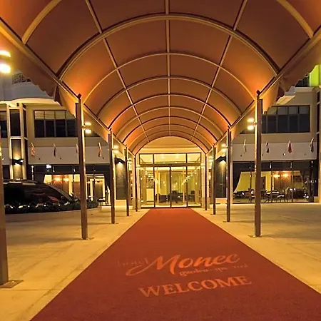 Monec